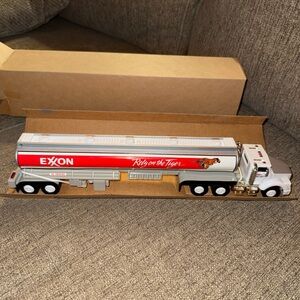 1993 Exxon Toy Tanker Truck Rely On The Tiger. NIB VINTAGE COLLECTORS ITEM